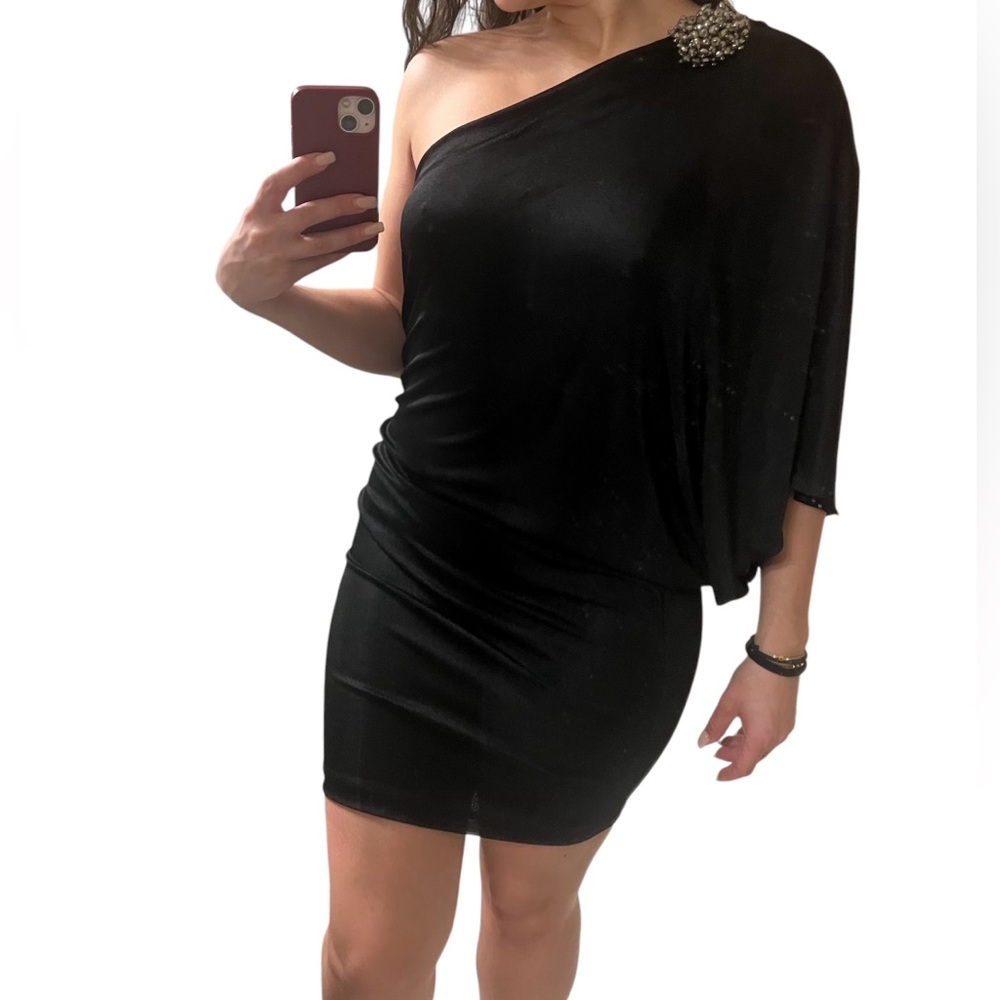 One-shoulder body con dress